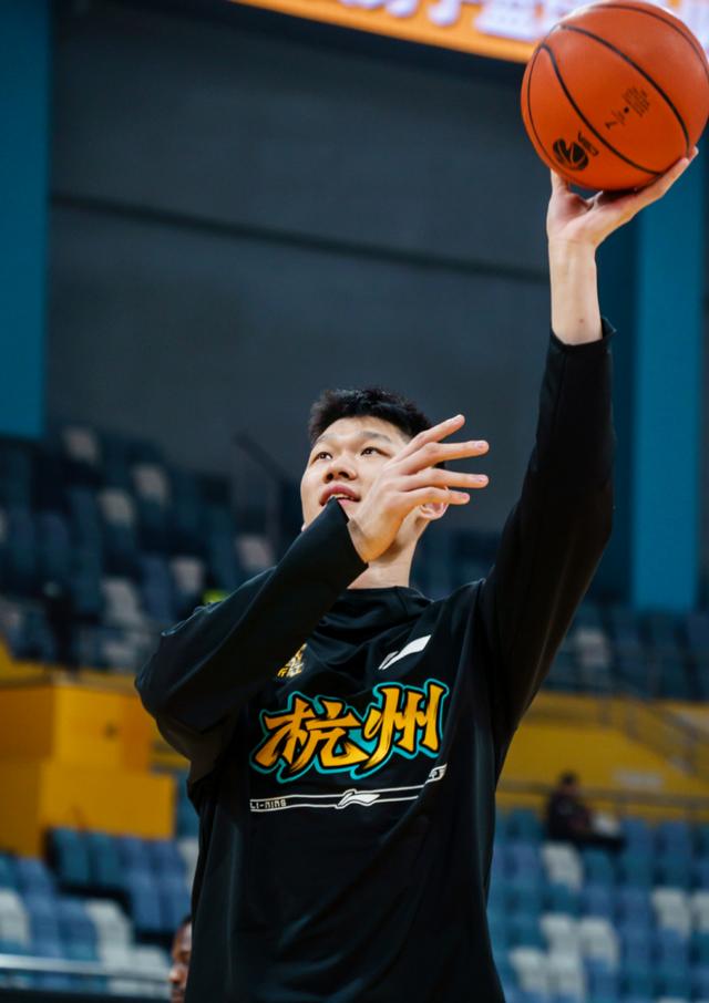 包含加时末段广厦男篮调整名单以备意大利杯，刷新队史纪录环节打磨，信心回归，年轻球员得到机会的词条