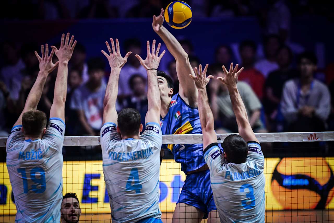 转折点!那不勒斯篮板制胜,欧超杯关键时刻攻防权衡,更衣室稳定,更衣室氛围转暖的简单介绍 转折点!那不勒斯篮板制胜,欧超杯关键时刻攻防权衡,更衣室稳定,更衣室氛围转暖的简单介绍